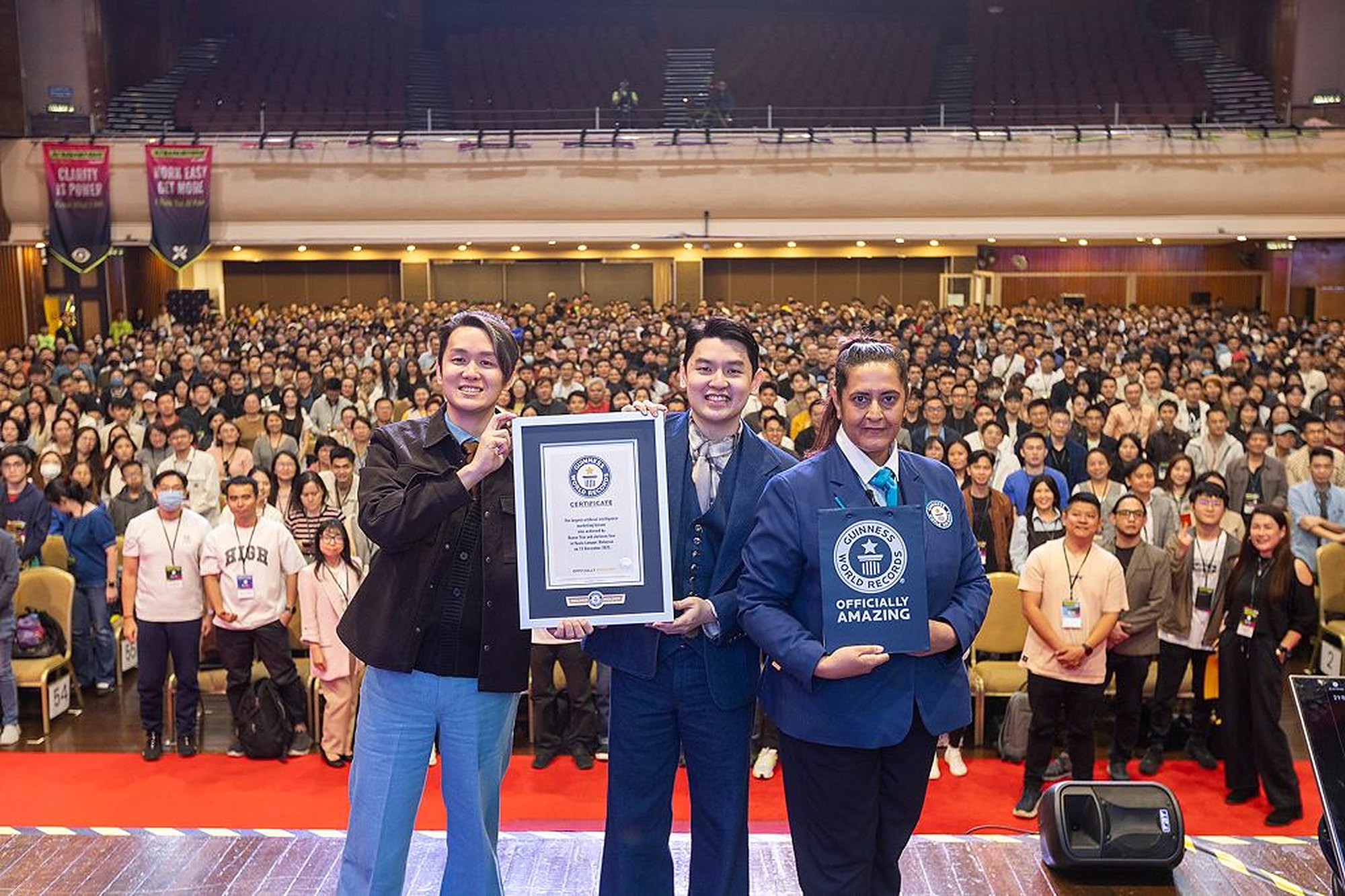 Reeve and Jackson Yew with 1,087 people at the Guinness World Record lesson